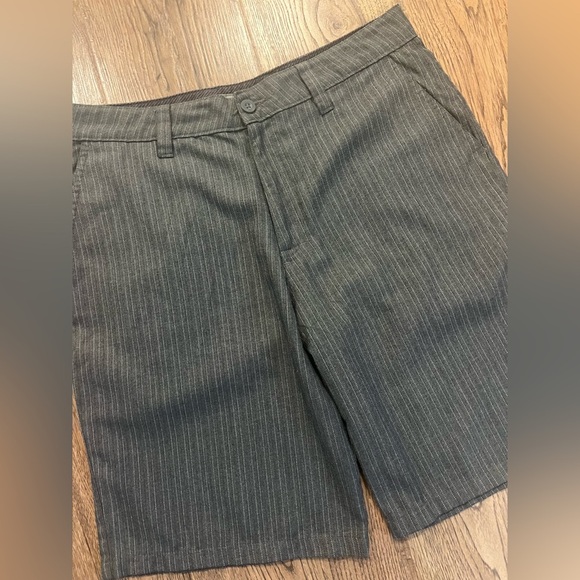 Oneill Shorts Men’s Size 34 Gray Pinstriped Flat Front Knit Chino Skate Surf - Picture 2 of 5